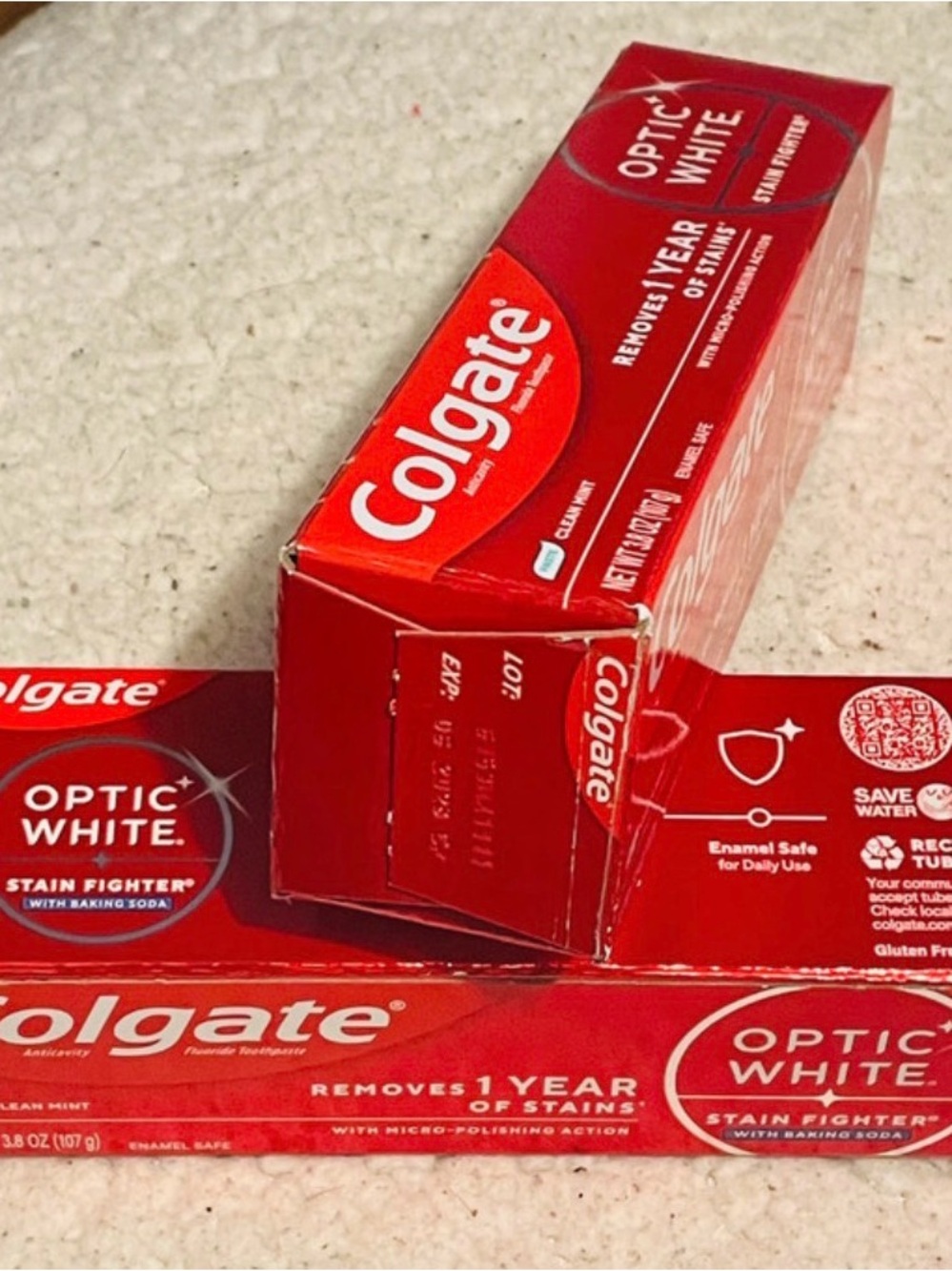 Colgate Optic White Toothpaste - Red